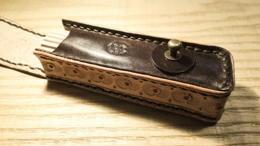 Model 1 custom harmonica leather case - detail 2