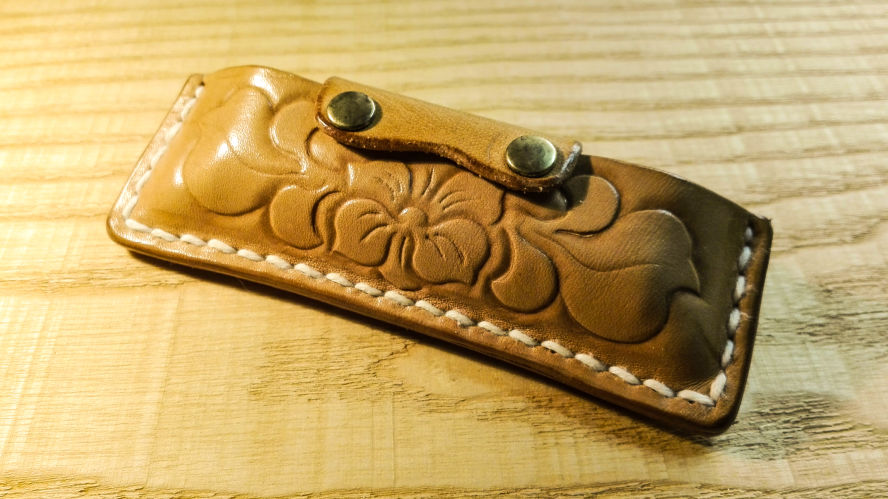 Model 2 custom harmonica leather case - detail 1