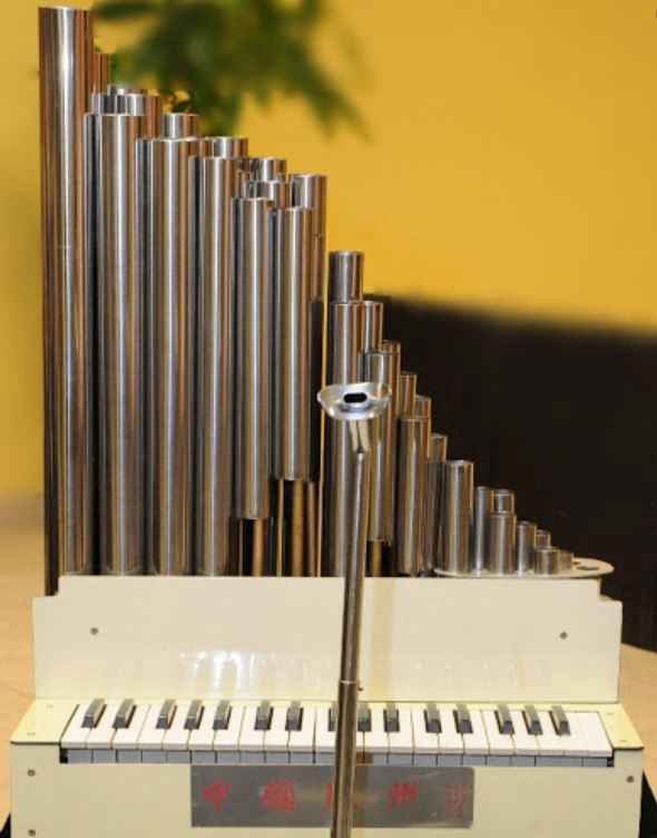 A sheng mouth organ equipped with a keybord